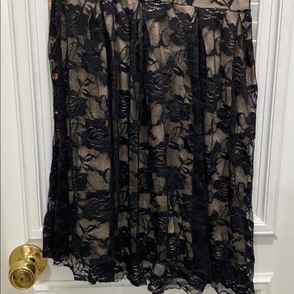 Monteau lace dress - Picture 4 of 4